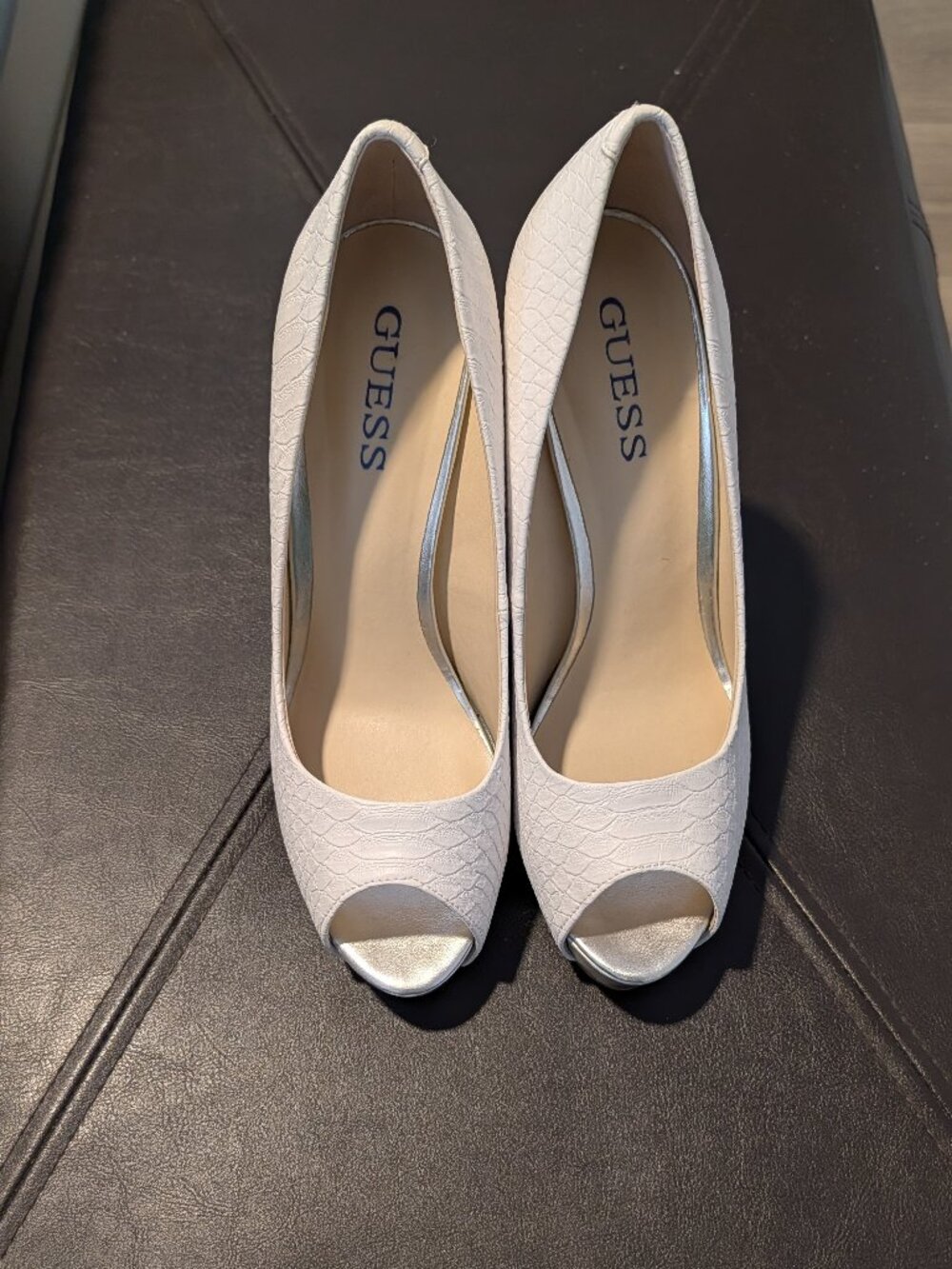 BRAND NEW GUESS White Snakeskin Peep Toe Pumps Heels Silver Trim Size 8.5
